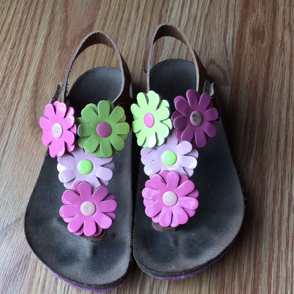 🌸 Girl’s Beautiful Sandals Size 10